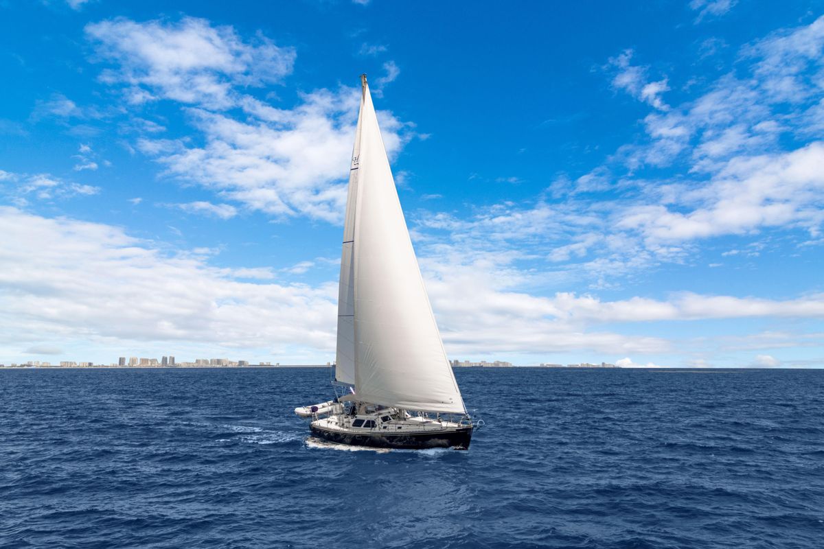 2009 Hylas 54 