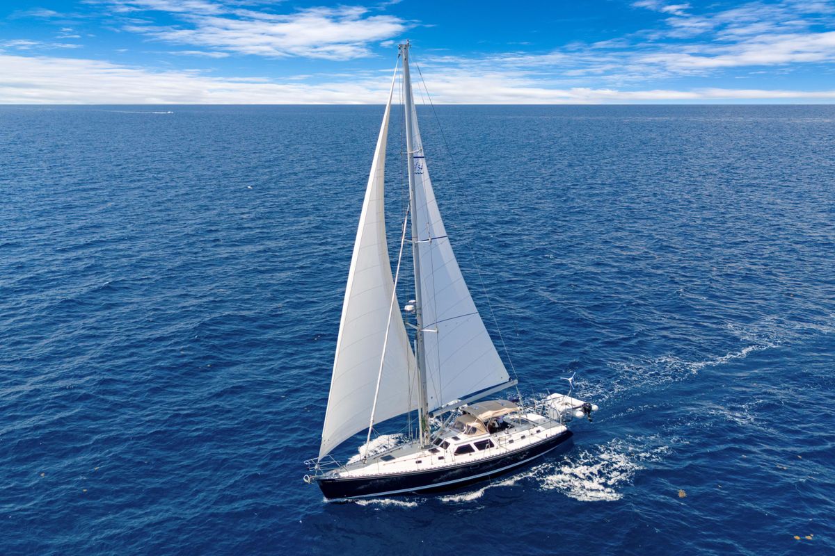 2009 Hylas 54 