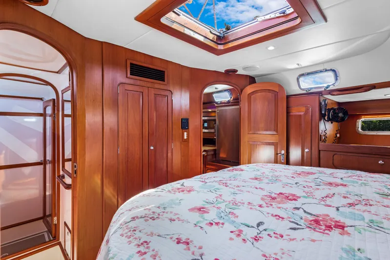 Mrs Jones Yacht Photos Pics Luxurious 2009 Hylas 54 yacht interior with wood paneling and floral bedding.