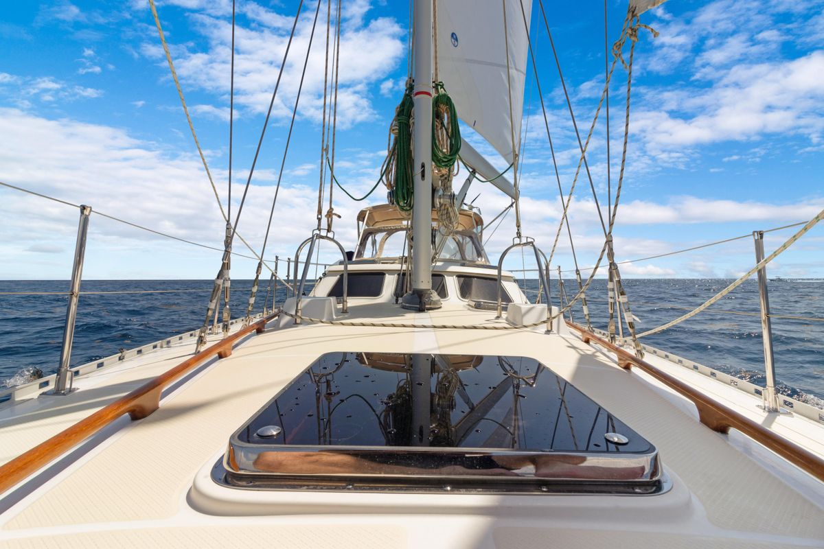 2009 Hylas 54 