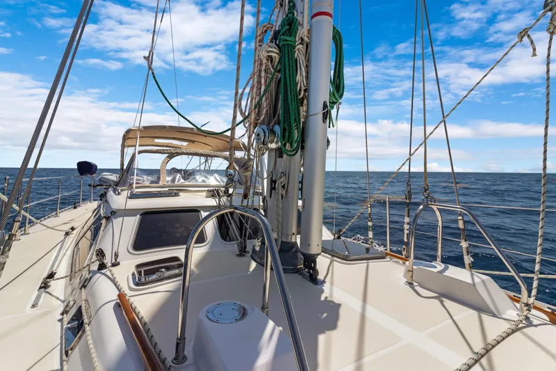 Mrs Jones Yacht Photos Pics Sailing yacht Hylas 54, 2009 model, on open sea under blue sky.