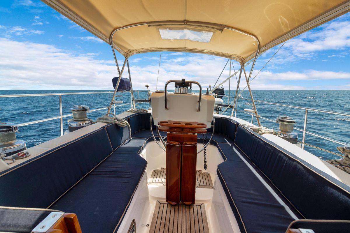 2009 Hylas 54 