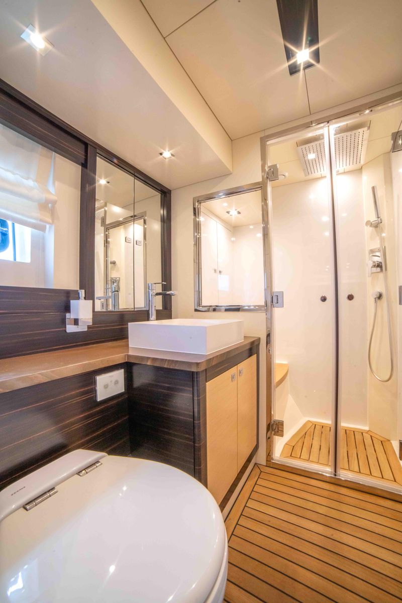 2018 Sirena 64 