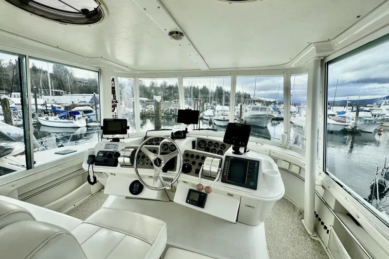 Family Affair IV Yacht Photos Pics Interior helm of 1997 Carver 500 Cockpit Motor Yacht at marina.