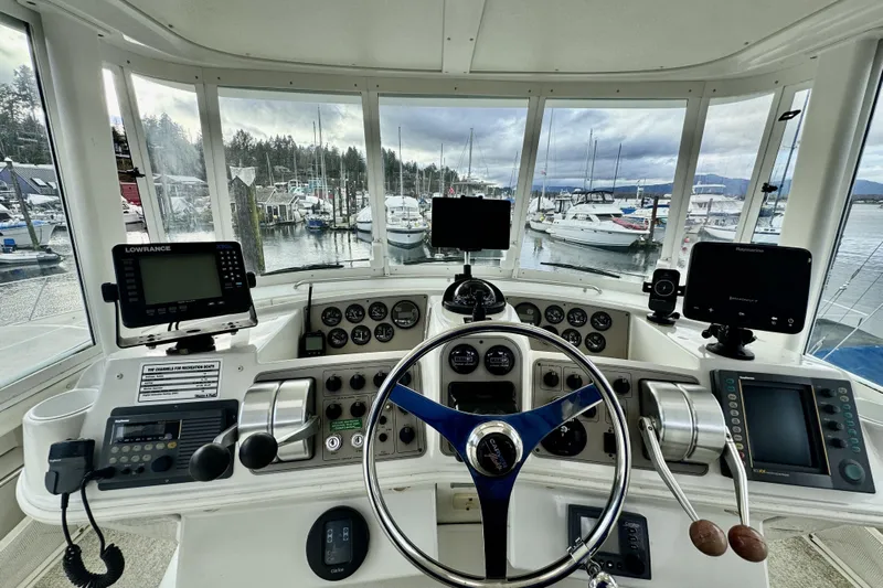 Family Affair IV Yacht Photos Pics Cockpit view of 1997 Carver 500 Cockpit Motor Yacht with navigation equipment.