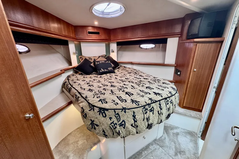 Family Affair IV Yacht Photos Pics Luxurious cabin interior of 1997 Carver 500 Cockpit Motor Yacht with cozy bed.