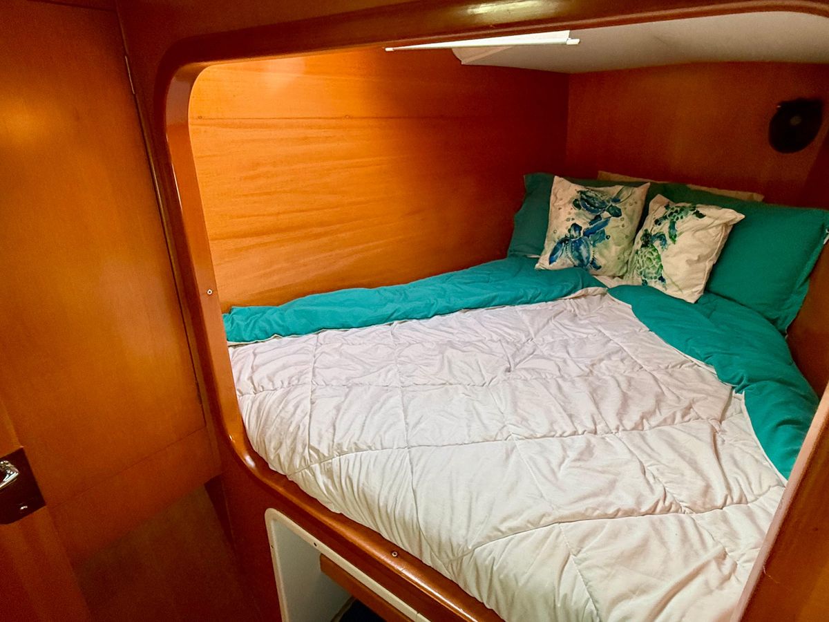 2004 Lagoon 38 
