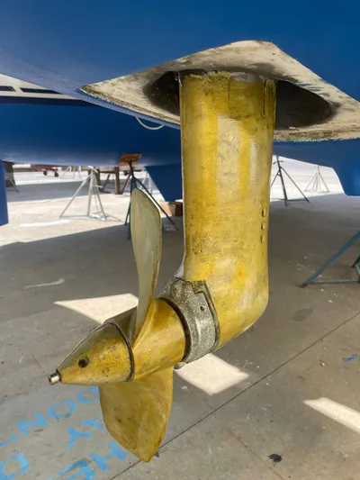 Wander Cat Yacht Photos Pics Propeller of 2004 Lagoon 380 catamaran, dry docked for maintenance.