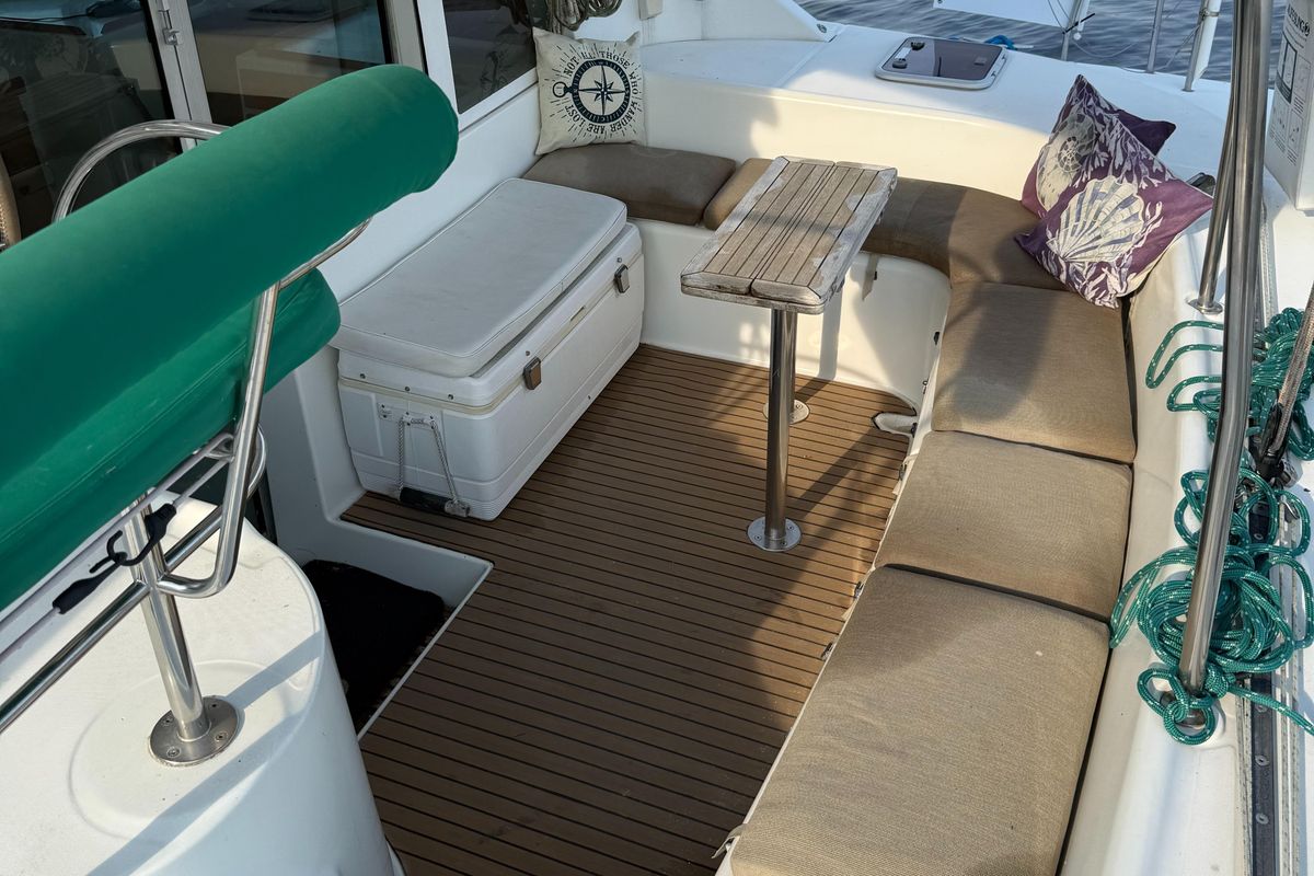 2004 Lagoon 38 