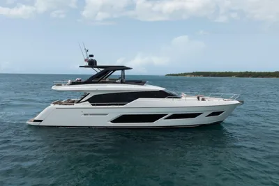 Ferretti Yachts 720