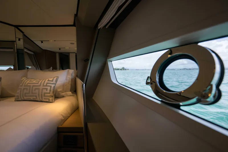 Calma Yacht Photos Pics 