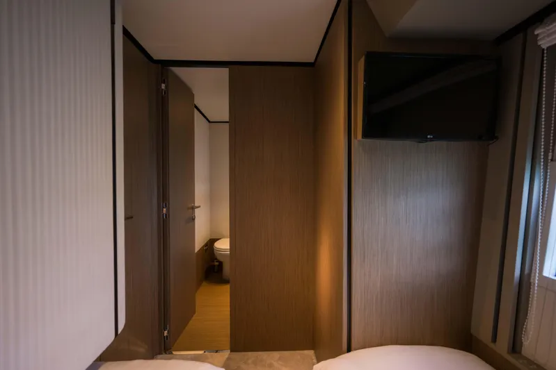 Calma Yacht Photos Pics 