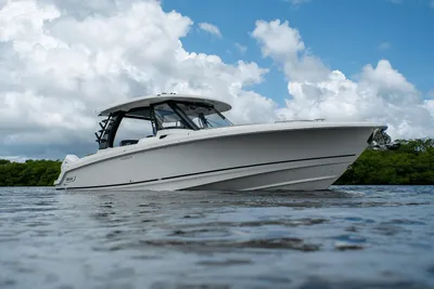 Boston Whaler 350 Realm