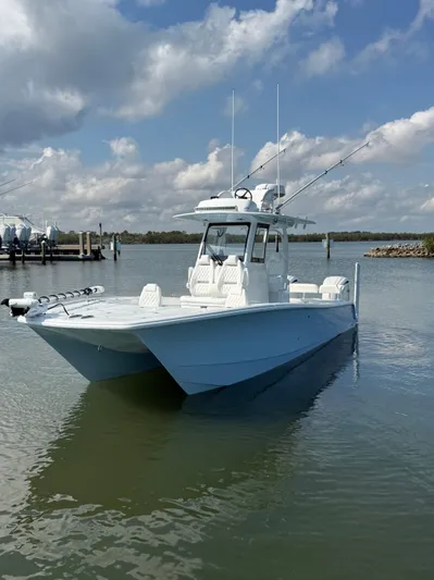  Yacht Photos Pics 2025 Freeman 28 boat on calm water under a partly cloudy sky.