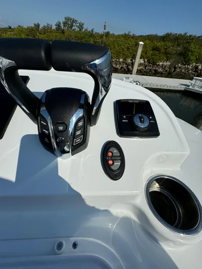  Yacht Photos Pics Freeman 28 boat controls, 2025 model, featuring steering and navigation systems.