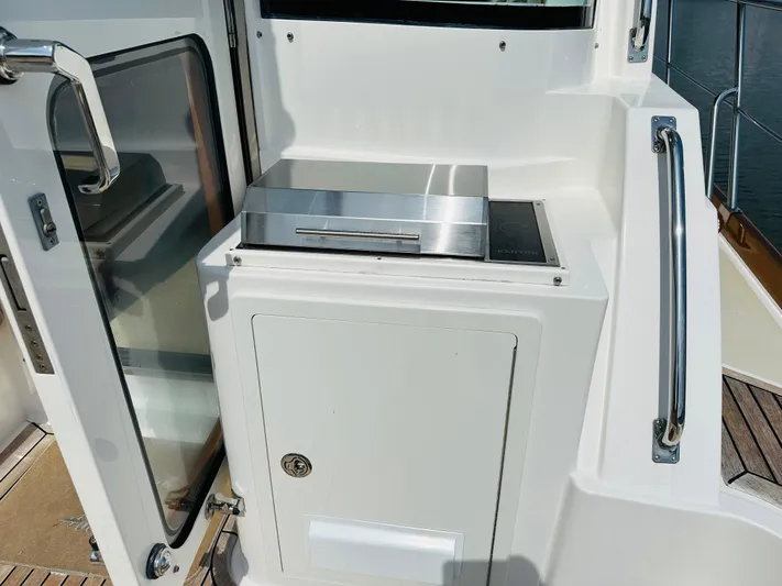 Seabird Yacht Photos Pics 