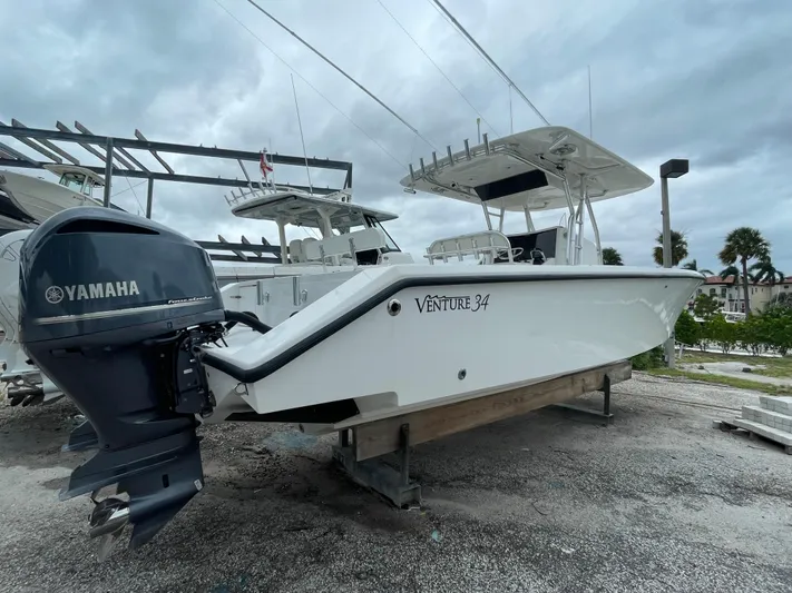  Yacht Photos Pics 2000 Venture 34 Tournament boat with Yamaha engine on display.