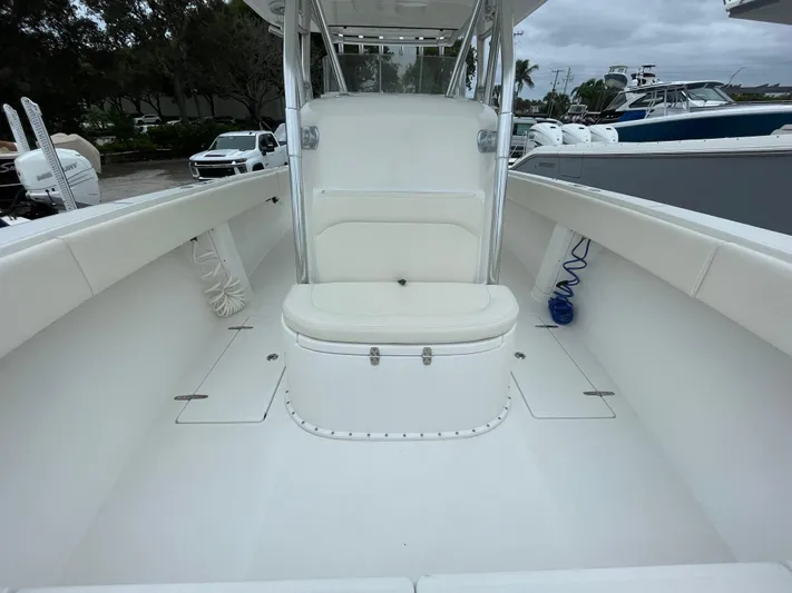  Yacht Photos Pics 2000 Venture 34 Tournament boat interior with seating and storage.