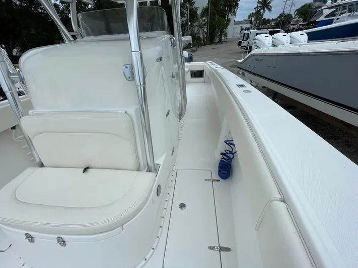  Yacht Photos Pics 2000 Venture 34 Tournament boat interior with white seating and deck.