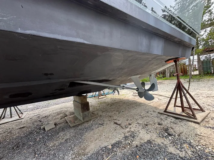 Martuni Yacht Photos Pics 2002 Luhrs 40 Open boat hull and propeller on dry dock.