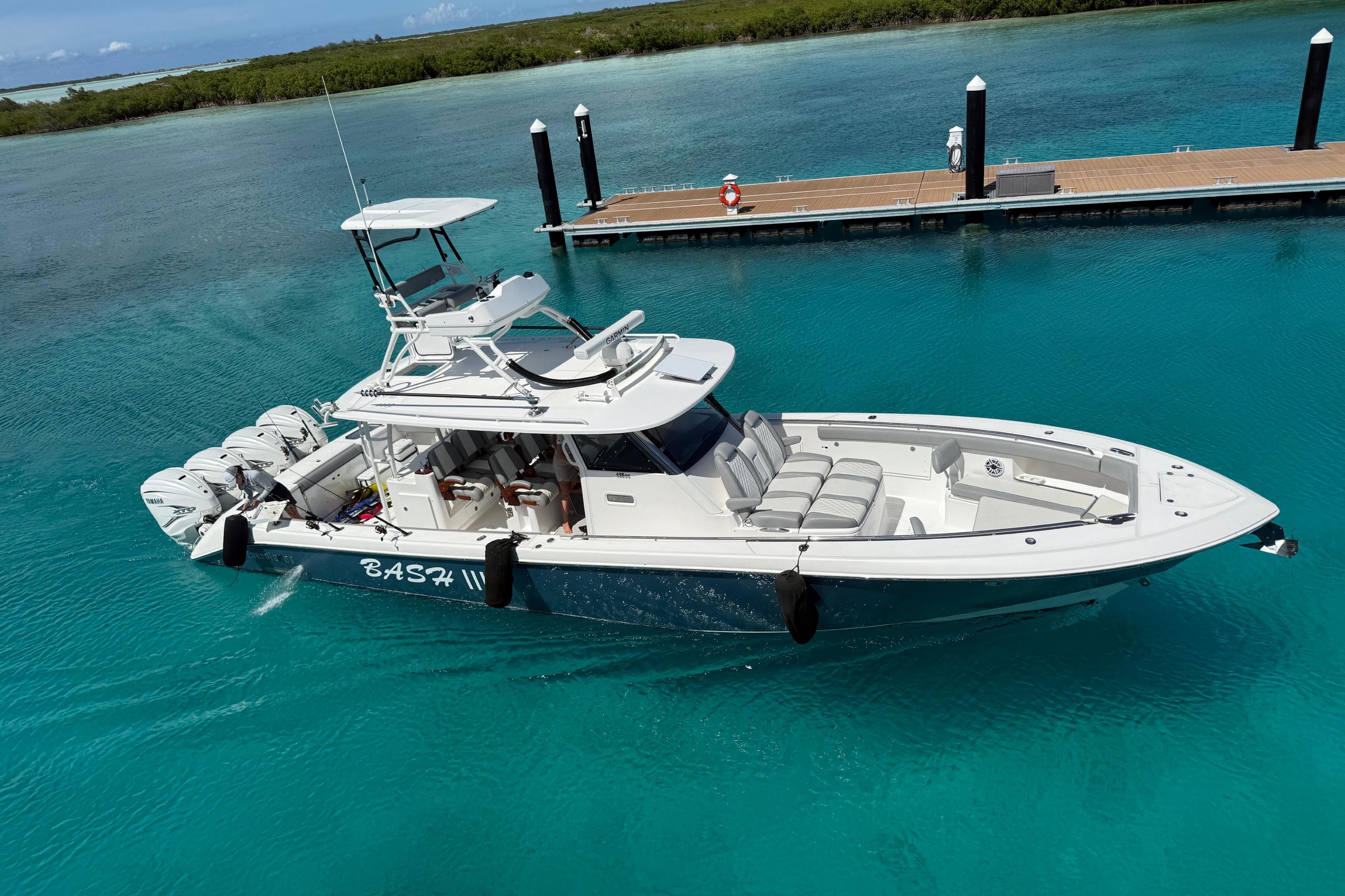 Everglades 435 Center Console