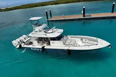 Everglades 435 Center Console