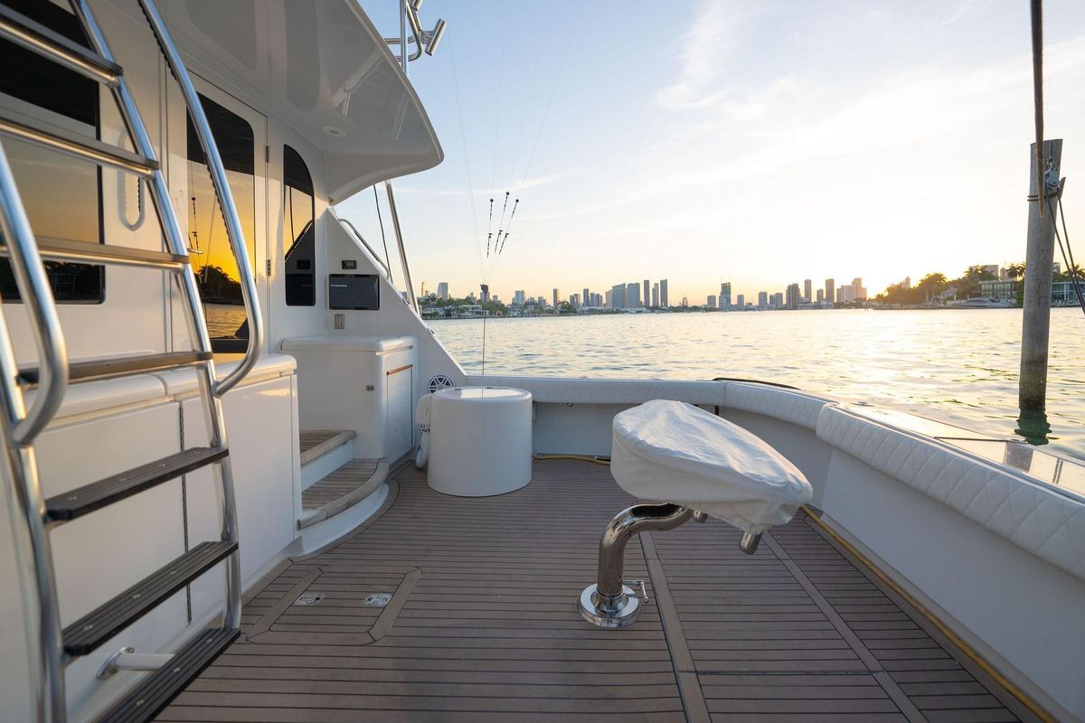 2005 Hatteras 60 