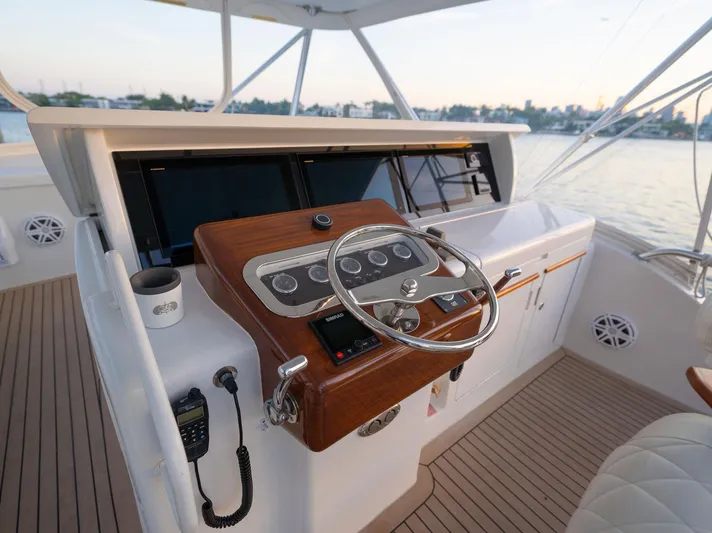 Ventura Yacht Photos Pics Faux Teak Helm Pod