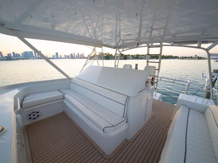 Ventura Yacht Photos Pics Flexiteek, Spacious Seating
