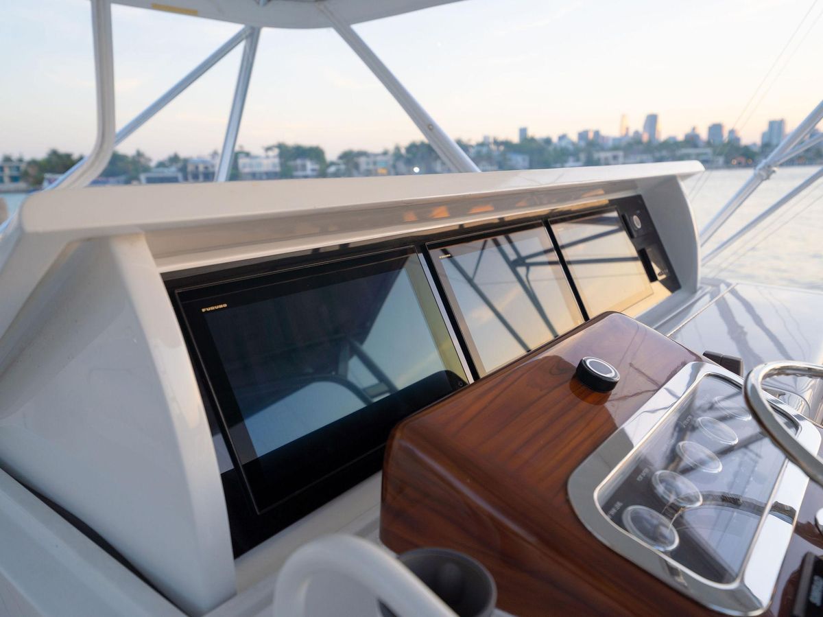 2005 Hatteras 60 