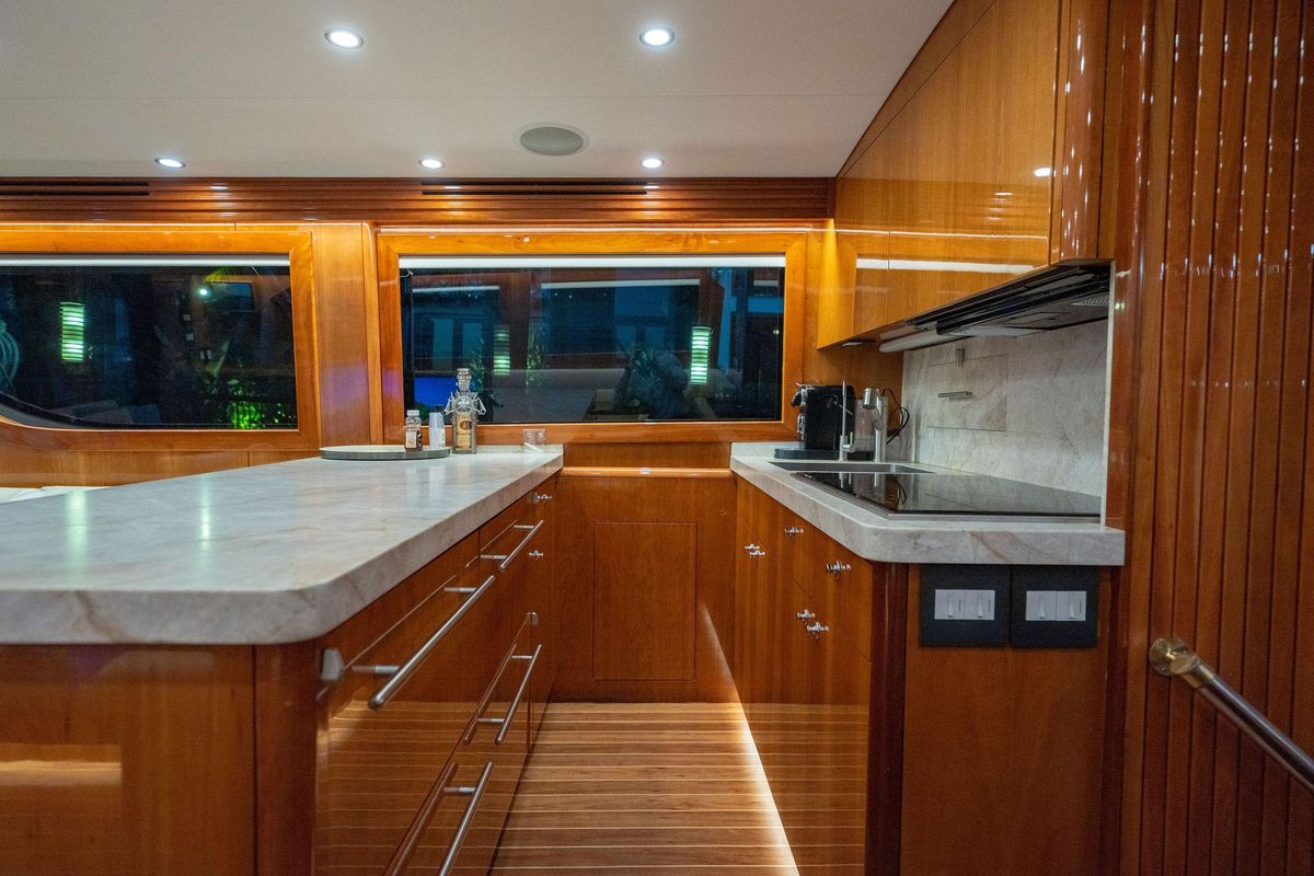 2005 Hatteras 60 