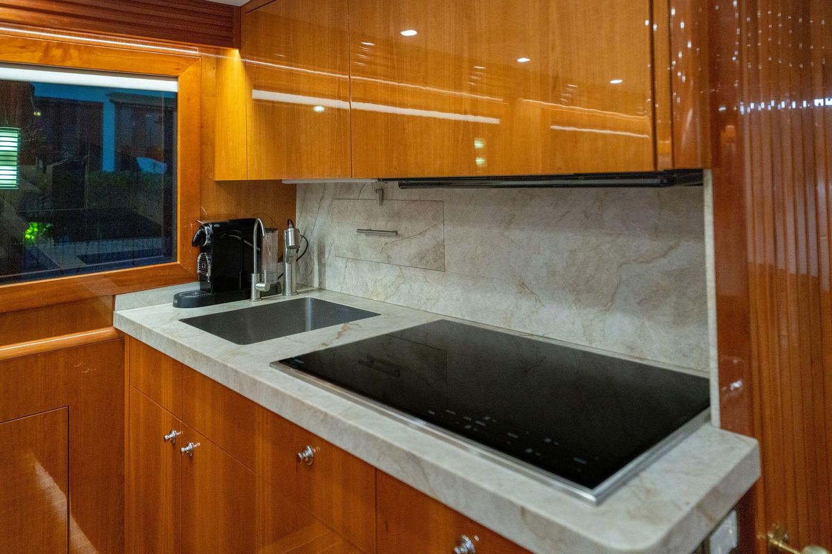 2005 Hatteras 60 