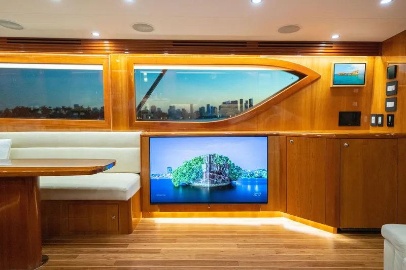 Ventura Yacht Photos Pics Salon TV