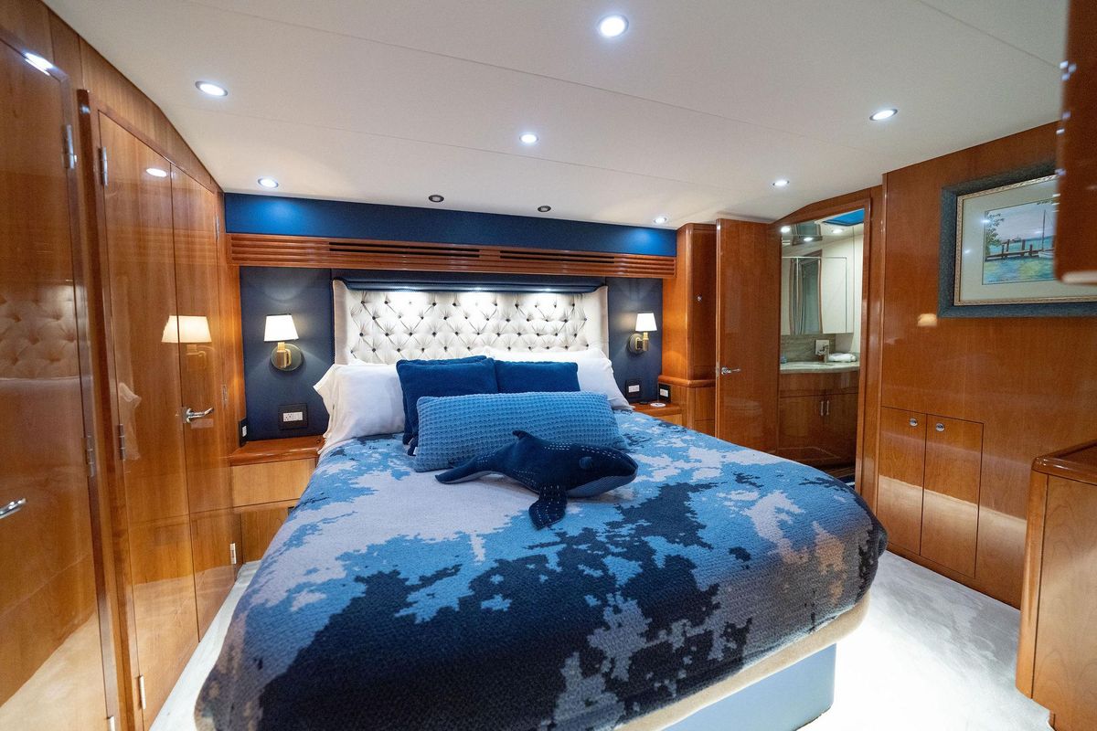 2005 Hatteras 60 