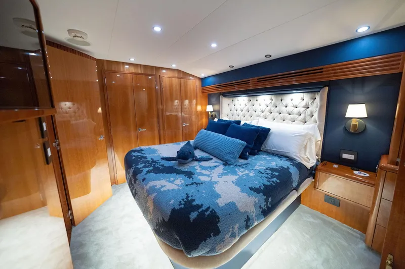 Ventura Yacht Photos Pics Master Stateroom Looking Aft, Closets