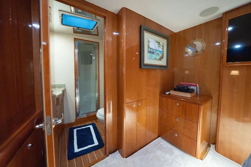 Ventura Yacht Photos Pics Master Stateroom Head Entry