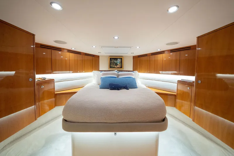 Ventura Yacht Photos Pics VIP Stateroom Forward