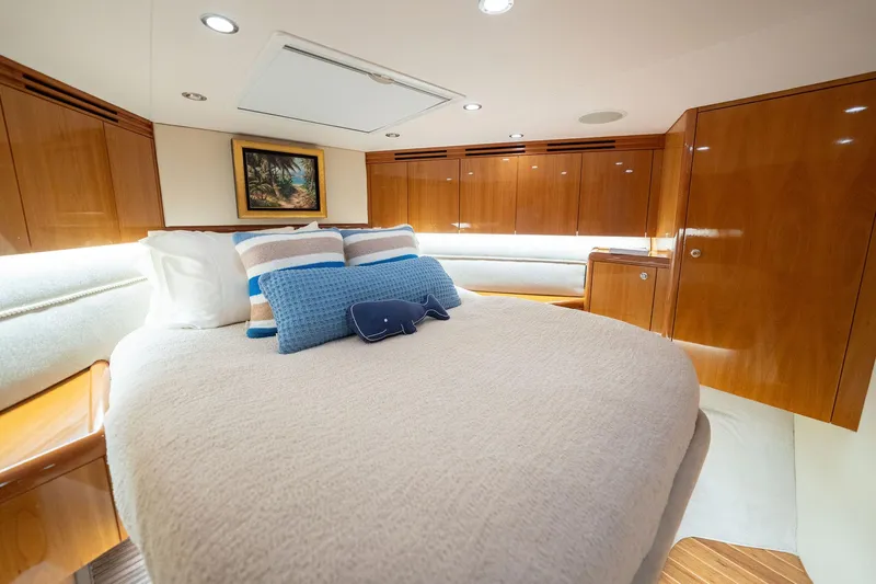 Ventura Yacht Photos Pics VIP Stateroom Image