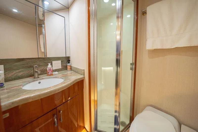 Ventura Yacht Photos Pics VIP Head and Shower