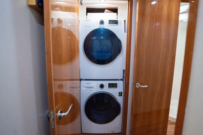 Ventura Yacht Photos Pics Laundry in Hallway