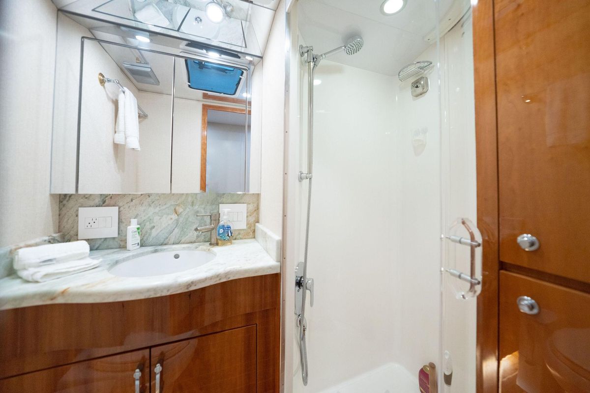 2005 Hatteras 60 