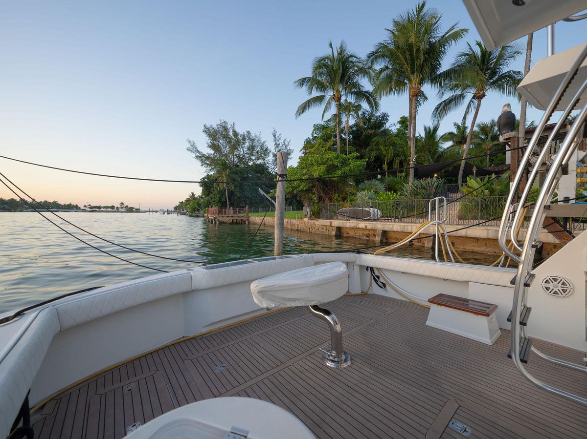 2005 Hatteras 60 