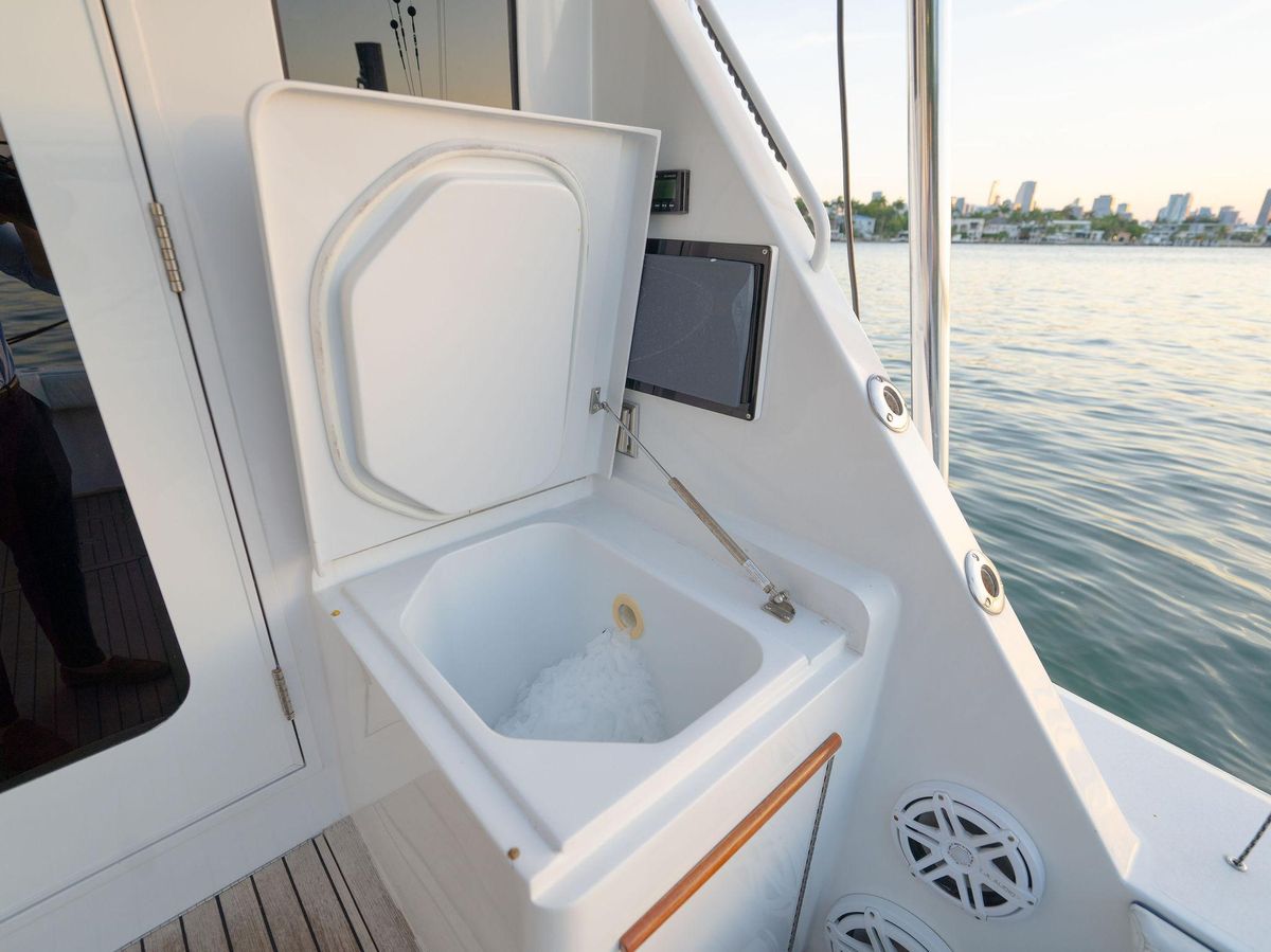 2005 Hatteras 60 