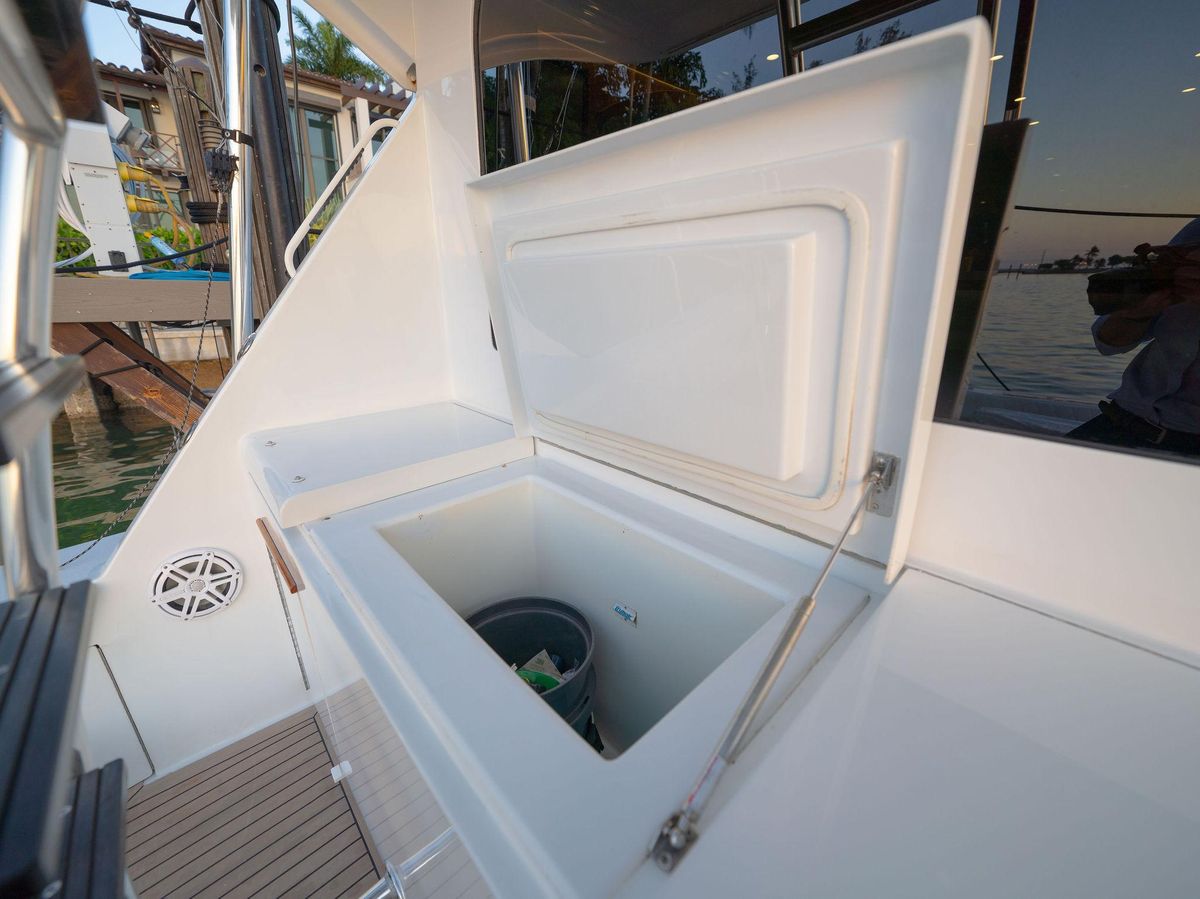 2005 Hatteras 60 