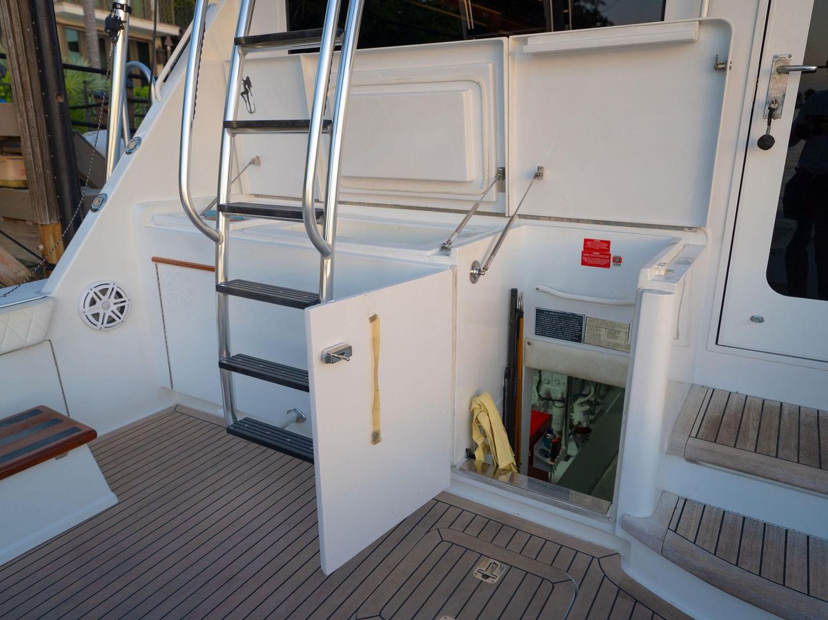 2005 Hatteras 60 