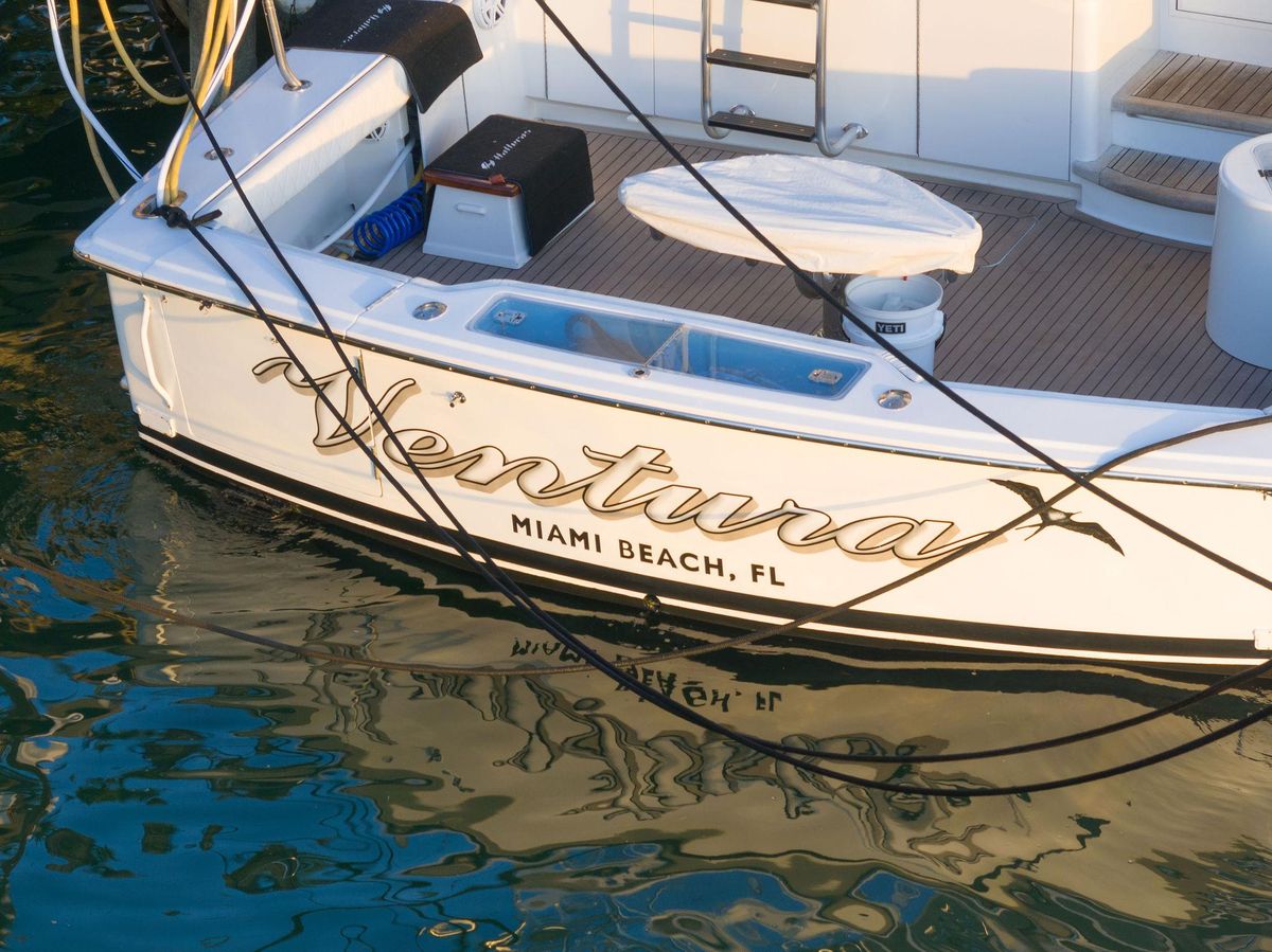 2005 Hatteras 60 