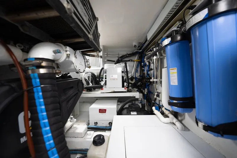 Ventura Yacht Photos Pics Forward of Port Motor