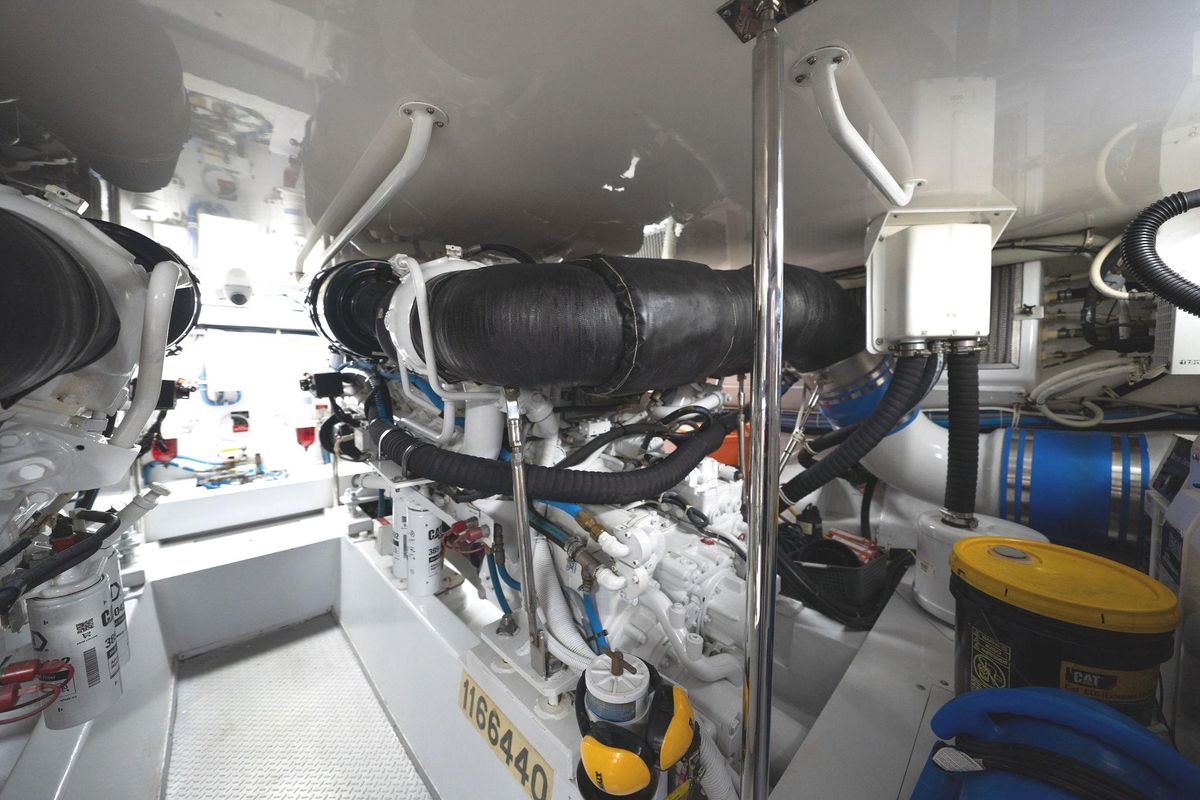 2005 Hatteras 60 