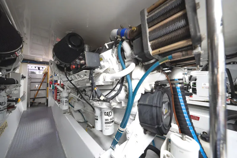 Ventura Yacht Photos Pics Port Motor Looking Aft