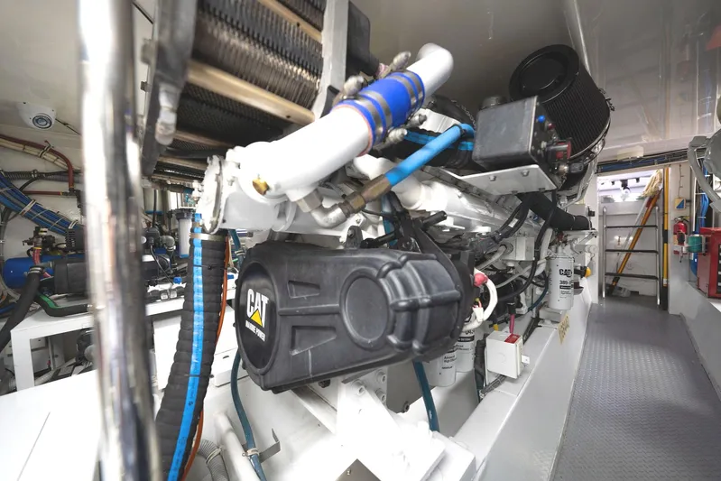 Ventura Yacht Photos Pics Forward of Starboard Motor